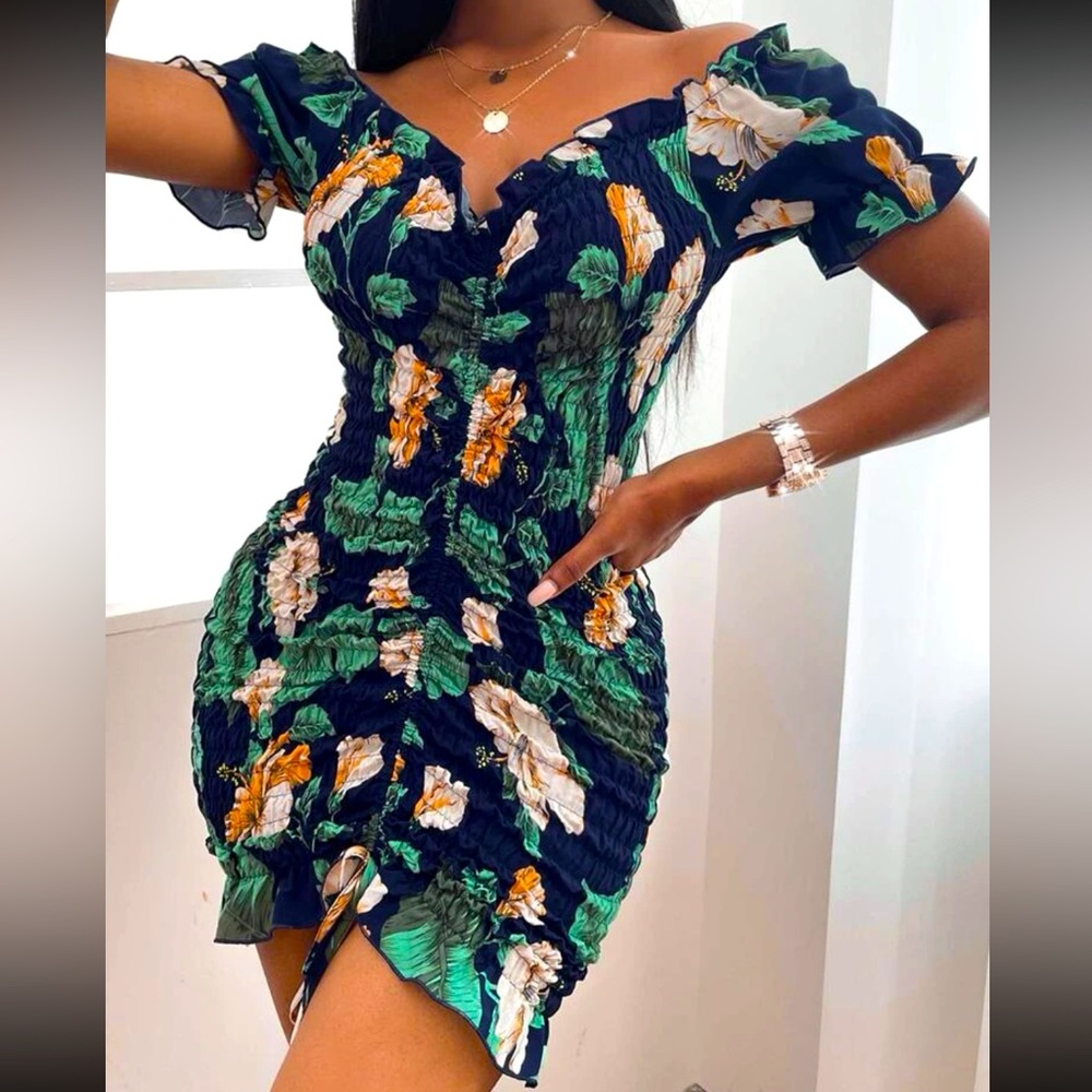 Womens Allover Floral Shirred Drawstring/Ruched
Bodycon Dress size M